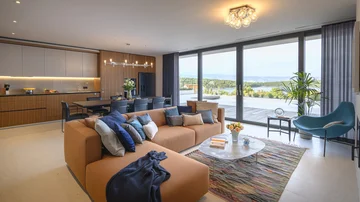 Jelsa Villa for 12 Guests with Pool & Hot Tubs