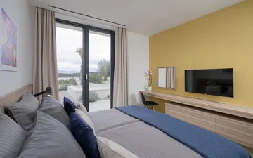 Jelsa Villa for 12 Guests with Pool & Hot Tubs