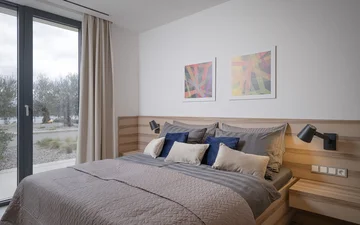 Jelsa Villa for 12 Guests with Pool & Hot Tubs