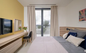 Jelsa Villa for 12 Guests with Pool & Hot Tubs