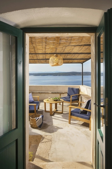 5-Bedroom Villa in Zavala for up to 10 Guests