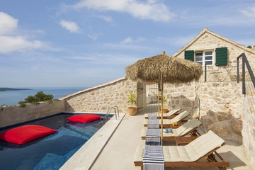 5-Bedroom Villa in Zavala for up to 10 Guests