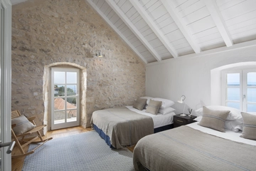 5-Bedroom Villa in Zavala for up to 10 Guests