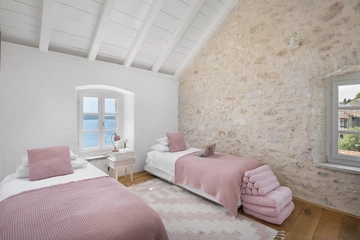 5-Bedroom Villa in Zavala for up to 10 Guests