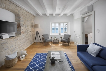 5-Bedroom Villa in Zavala for up to 10 Guests