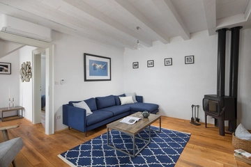 5-Bedroom Villa in Zavala for up to 10 Guests