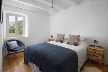 5-Bedroom Villa in Zavala for up to 10 Guests