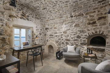 5-Bedroom Villa in Zavala for up to 10 Guests