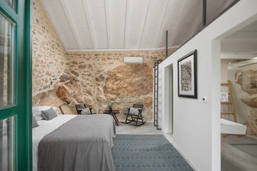 5-Bedroom Villa in Zavala for up to 10 Guests