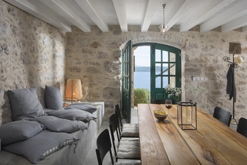 5-Bedroom Villa in Zavala for up to 10 Guests