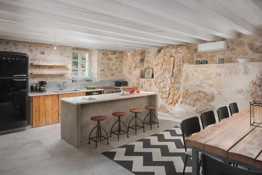 5-Bedroom Villa in Zavala for up to 10 Guests