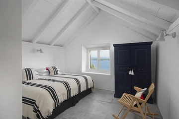 5-Bedroom Villa in Zavala for up to 10 Guests