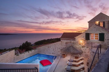 5-Bedroom Villa in Zavala for up to 10 Guests