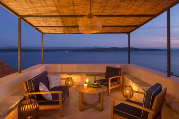 5-Bedroom Villa in Zavala for up to 10 Guests