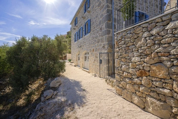 Stone Villa in Velo Grablje for Up to 8 Guests