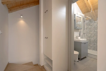 Stone Villa in Velo Grablje for Up to 8 Guests