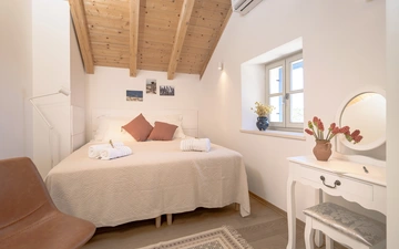 Stone Villa in Velo Grablje for Up to 8 Guests