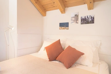 Stone Villa in Velo Grablje for Up to 8 Guests