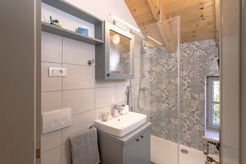 Stone Villa in Velo Grablje for Up to 8 Guests