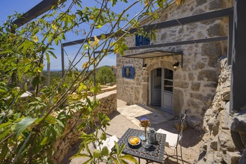 Stone Villa in Velo Grablje for Up to 8 Guests