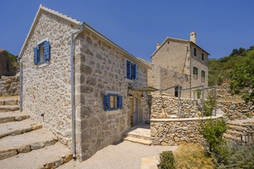 Stone Villa in Velo Grablje for Up to 8 Guests