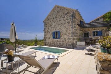 Stone Villa in Velo Grablje for Up to 8 Guests