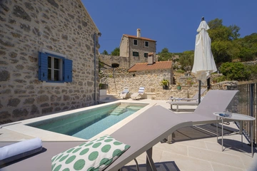 Stone Villa in Velo Grablje for Up to 8 Guests