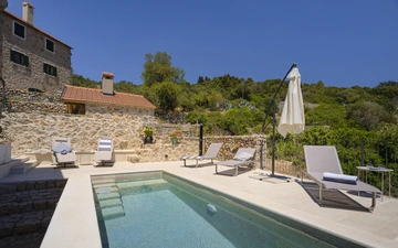Stone Villa in Velo Grablje for Up to 8 Guests