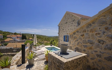 Stone Villa in Velo Grablje for Up to 8 Guests