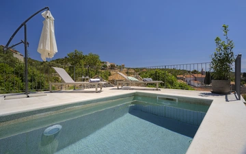 Stone Villa in Velo Grablje for Up to 8 Guests