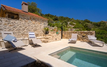 Stone Villa in Velo Grablje for Up to 8 Guests