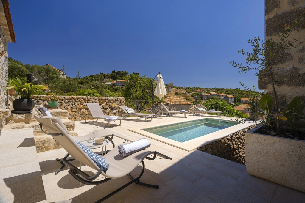Stone Villa in Velo Grablje for Up to 8 Guests