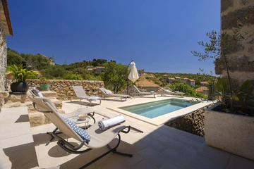Stone Villa in Velo Grablje for Up to 8 Guests