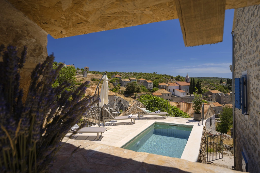 Stone Villa in Velo Grablje for Up to 8 Guests