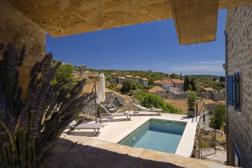 Stone Villa in Velo Grablje for Up to 8 Guests