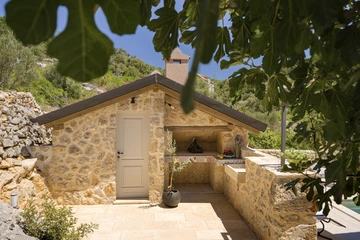 Stone Villa in Velo Grablje for Up to 8 Guests