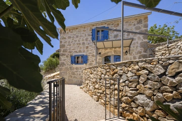 Stone Villa in Velo Grablje for Up to 8 Guests