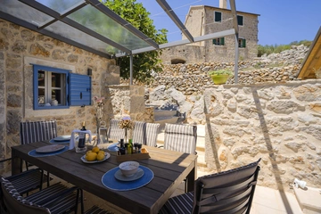 Stone Villa in Velo Grablje for Up to 8 Guests