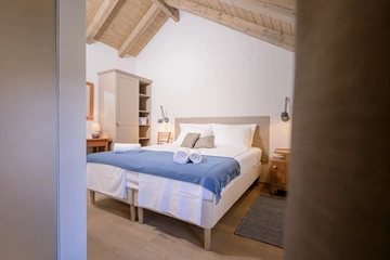 Stone Villa in Velo Grablje for Up to 8 Guests