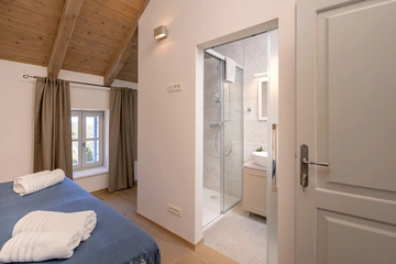 Stone Villa in Velo Grablje for Up to 8 Guests