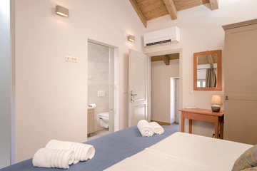 Stone Villa in Velo Grablje for Up to 8 Guests