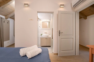 Stone Villa in Velo Grablje for Up to 8 Guests