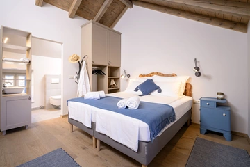 Stone Villa in Velo Grablje for Up to 8 Guests