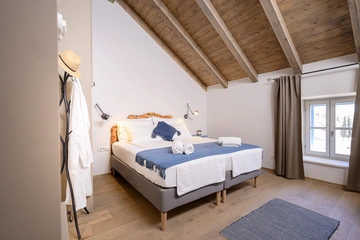 Stone Villa in Velo Grablje for Up to 8 Guests