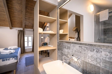 Stone Villa in Velo Grablje for Up to 8 Guests