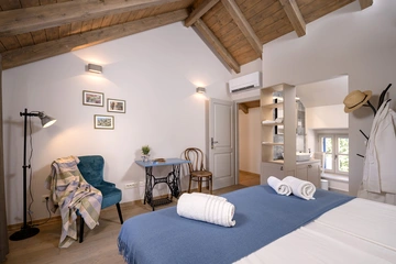 Stone Villa in Velo Grablje for Up to 8 Guests