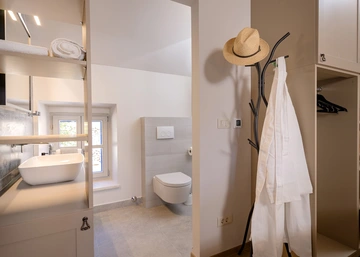 Stone Villa in Velo Grablje for Up to 8 Guests