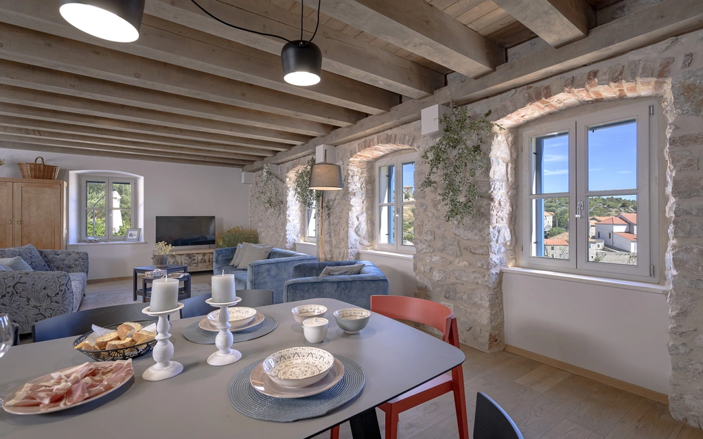 Stone Villa in Velo Grablje for Up to 8 Guests
