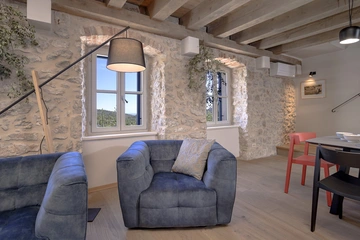 Stone Villa in Velo Grablje for Up to 8 Guests