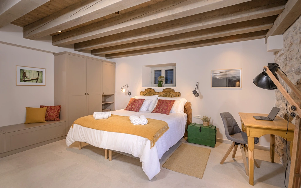 Stone Villa in Velo Grablje for Up to 8 Guests